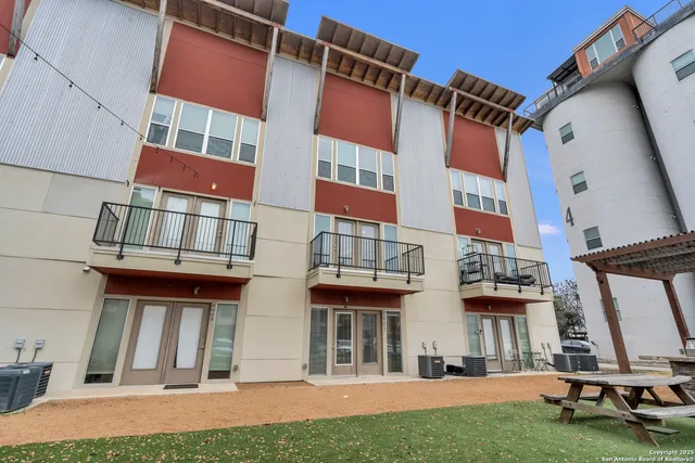 $2,200 | 939 South Frio Street, Unit 2006, San Antonio, TX 78207