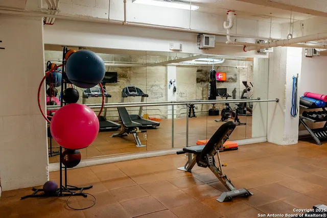 $2,200 | 939 South Frio Street, Unit 2006, San Antonio, TX 78207