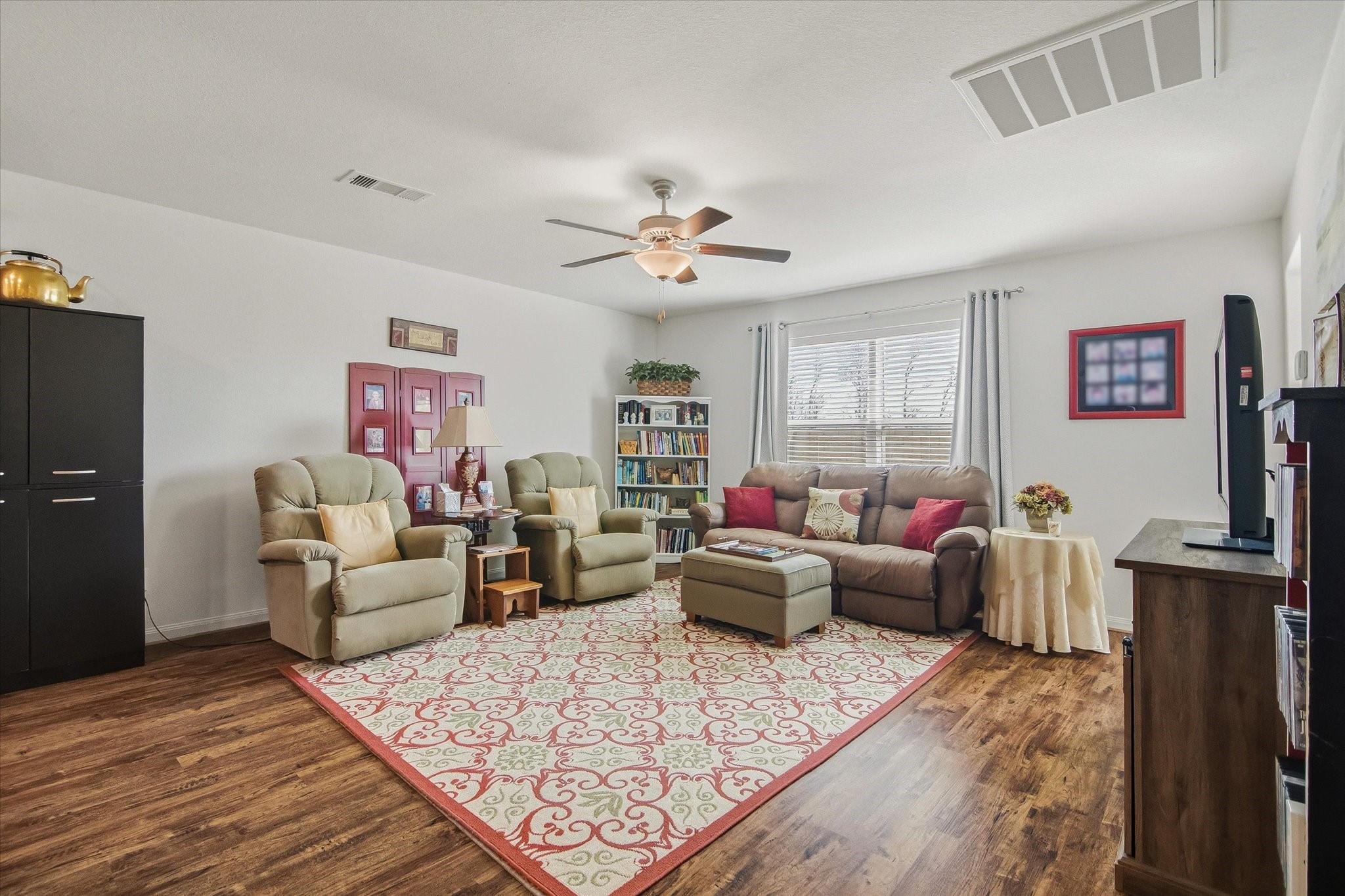 1306 Paradise Found Drive Rosharon, TX 77583 - Photo 13 of 36 a living room with furniture and a flat screen tv