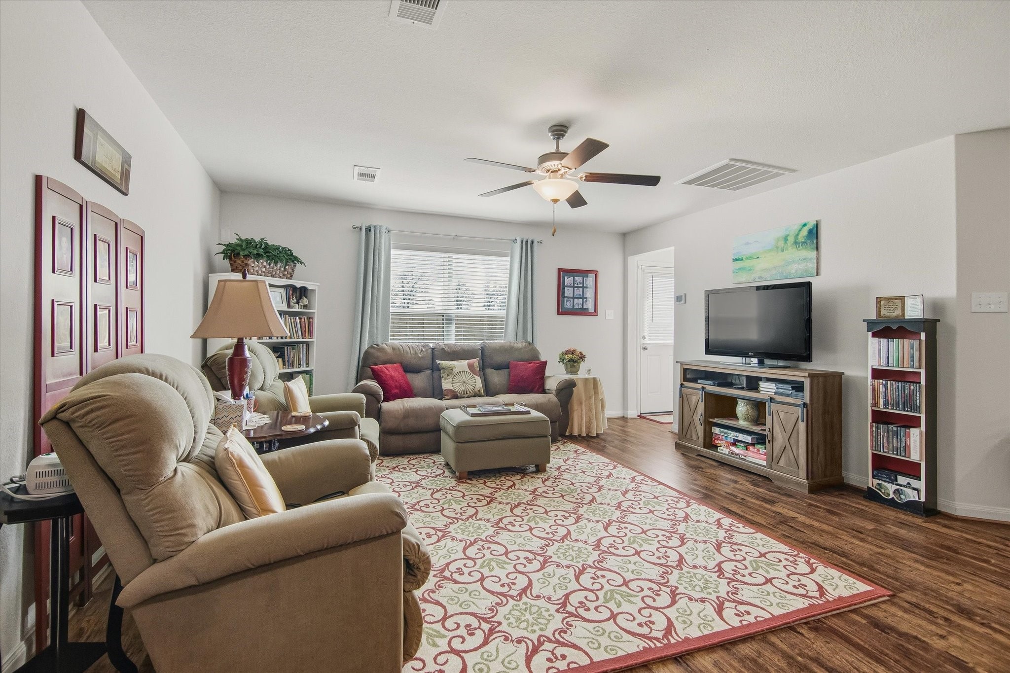 1306 Paradise Found Drive Rosharon, TX 77583 - Photo 14 of 36 a living room with furniture and a flat screen tv