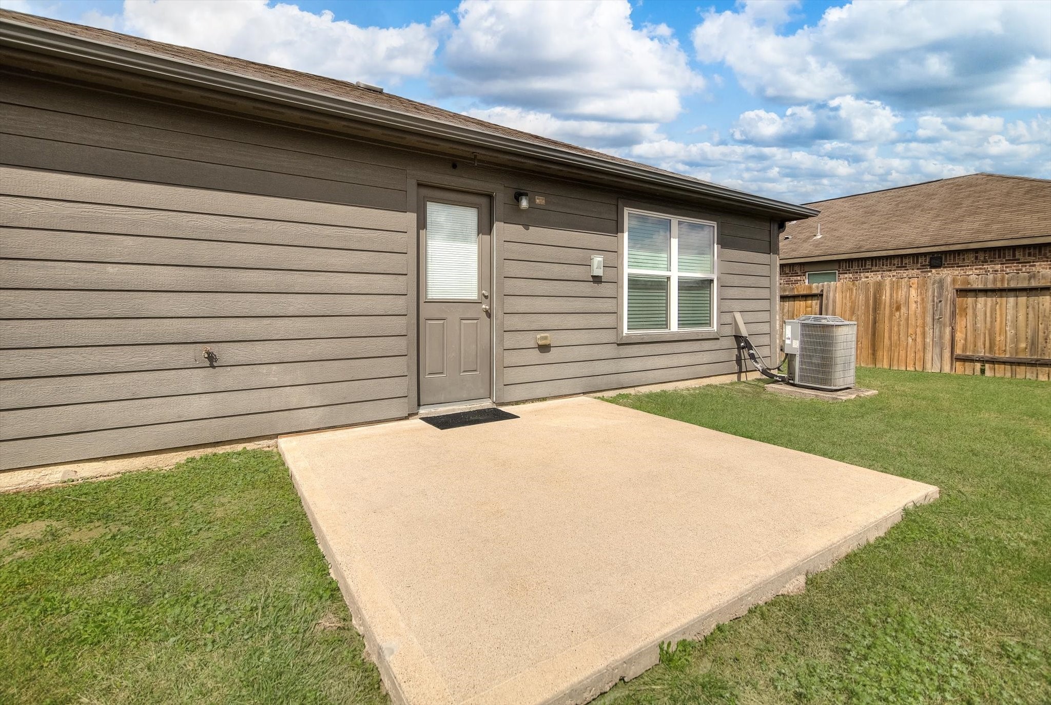 1306 Paradise Found Drive Rosharon, TX 77583 - Photo 31 of 36 a backyard of a house