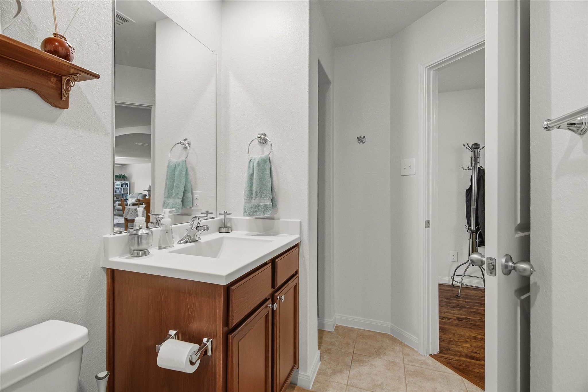 1306 Paradise Found Drive Rosharon, TX 77583 - Photo 9 of 36 a bathroom with a sink and a mirror