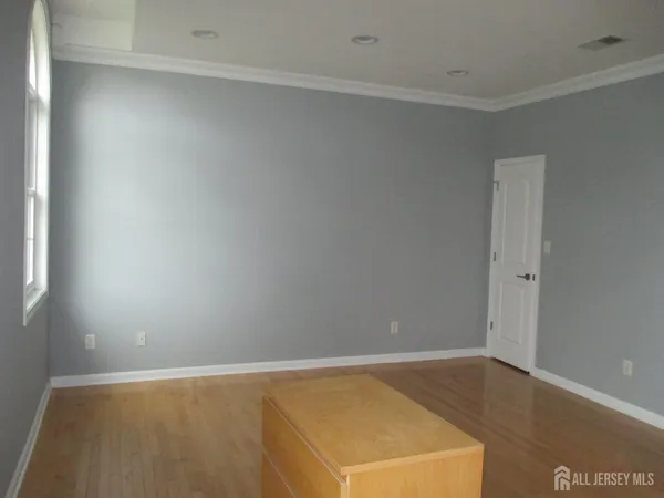$3,900 | 14 New Dover Road, Iselin, NJ 08830
