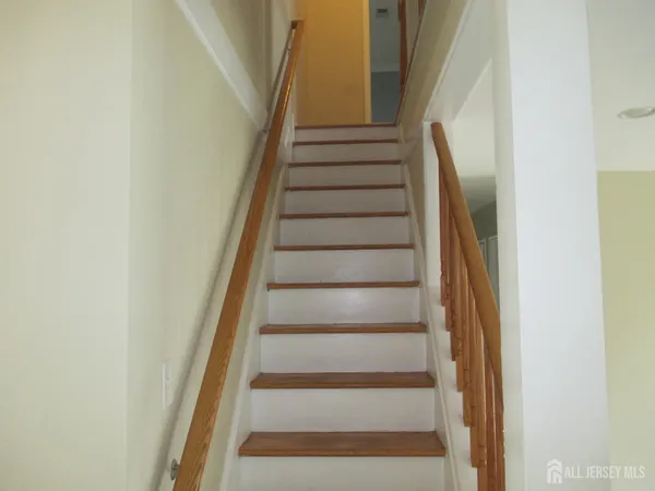 $3,900 | 14 New Dover Road, Iselin, NJ 08830