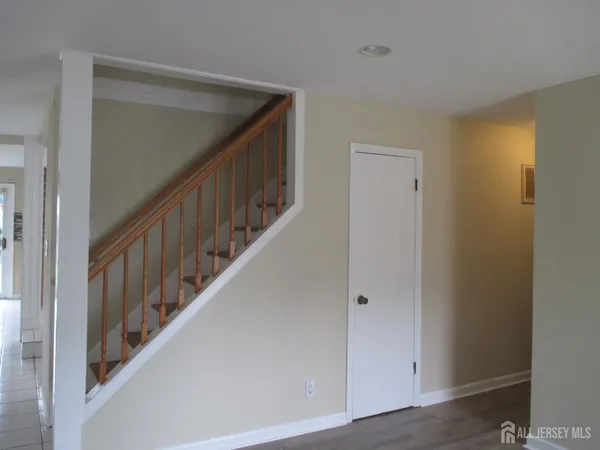 $3,900 | 14 New Dover Road, Iselin, NJ 08830