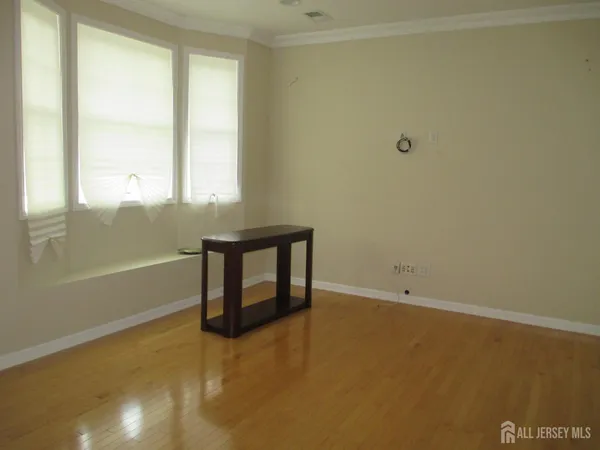 $3,900 | 14 New Dover Road, Iselin, NJ 08830