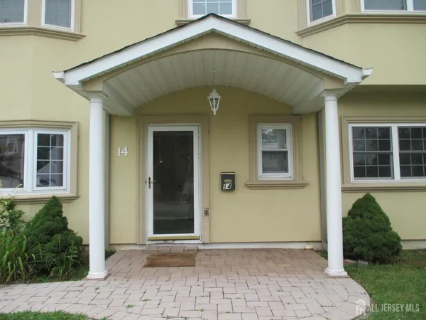 $3,900 | 14 New Dover Road, Iselin, NJ 08830