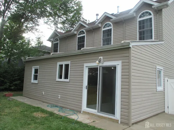 $3,900 | 14 New Dover Road, Iselin, NJ 08830