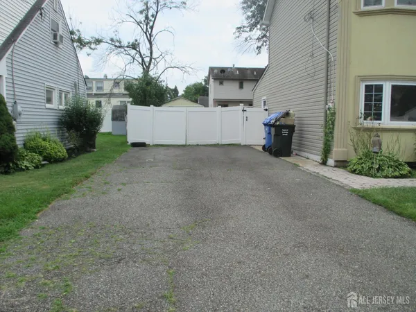$3,900 | 14 New Dover Road, Iselin, NJ 08830