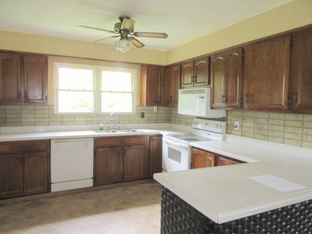 8101 Harmon Road Powell, TN 37849 - Photo 2 of 10 kitchen