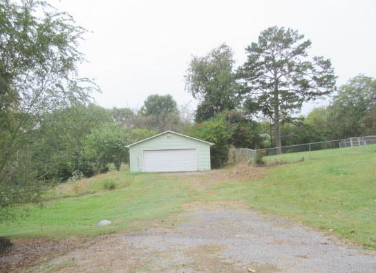 8101 Harmon Road Powell, TN 37849 - Photo 4 of 10 IMG_1606