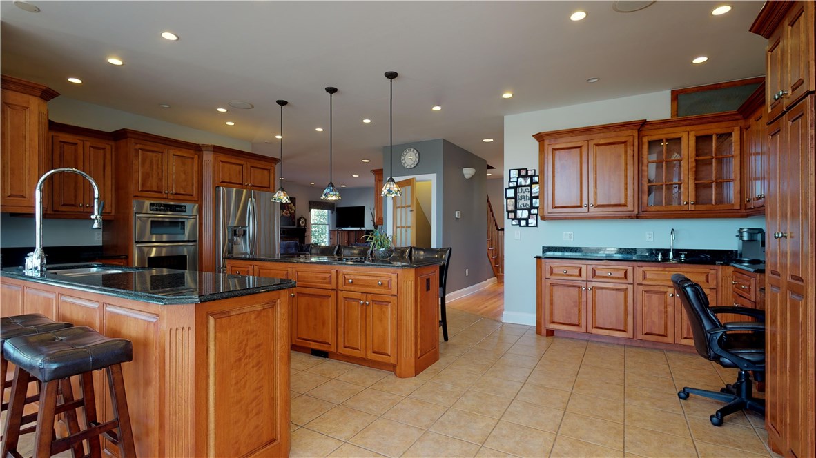 84 Dunns Corner Road Westerly, RI 02891 - Photo 4 of 33