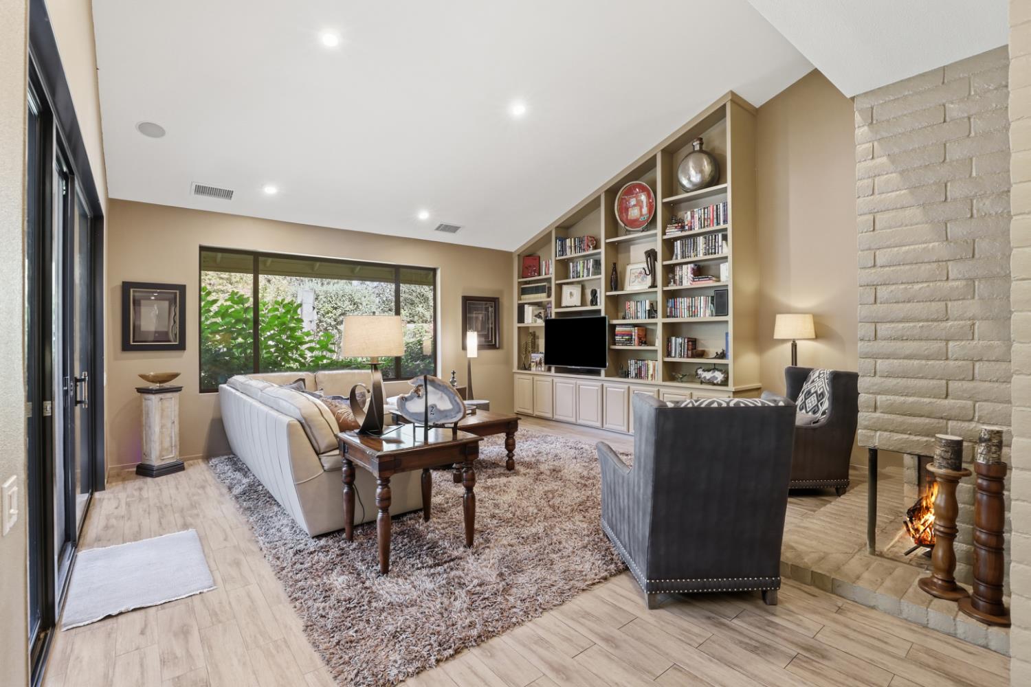 11575 Splitrock Court Gold River, CA 95670 - Photo 6 of 90 a living room with furniture and a flat screen tv