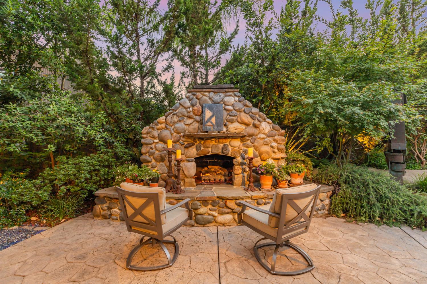 11575 Splitrock Court Gold River, CA 95670 - Photo 81 of 90 a view of a chairs and tables in the patio