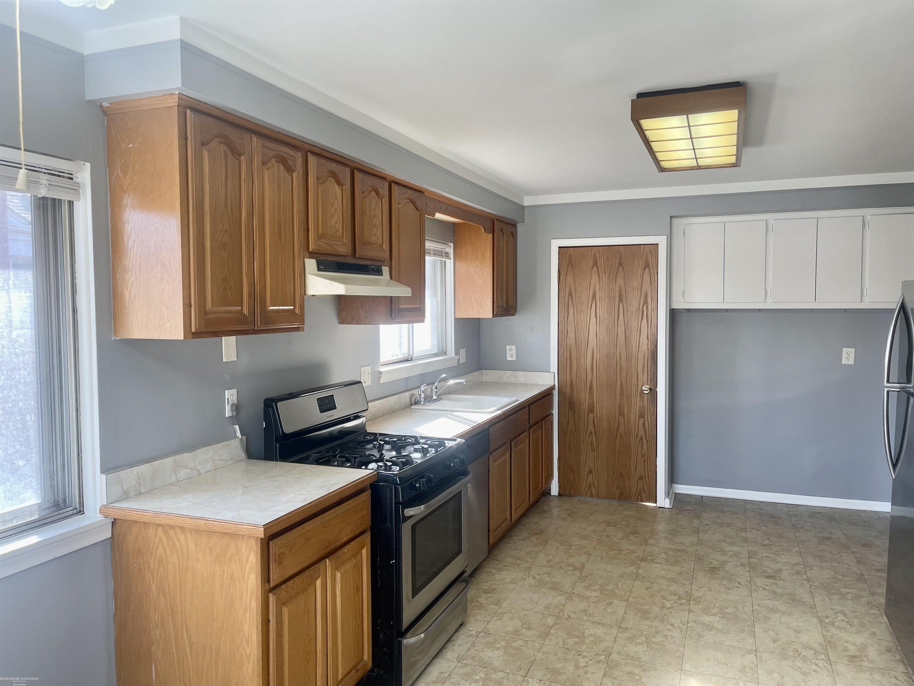 14868 Stephens Road Eastpointe, MI 48021 - Photo 7 of 18 50103018-6.JPG