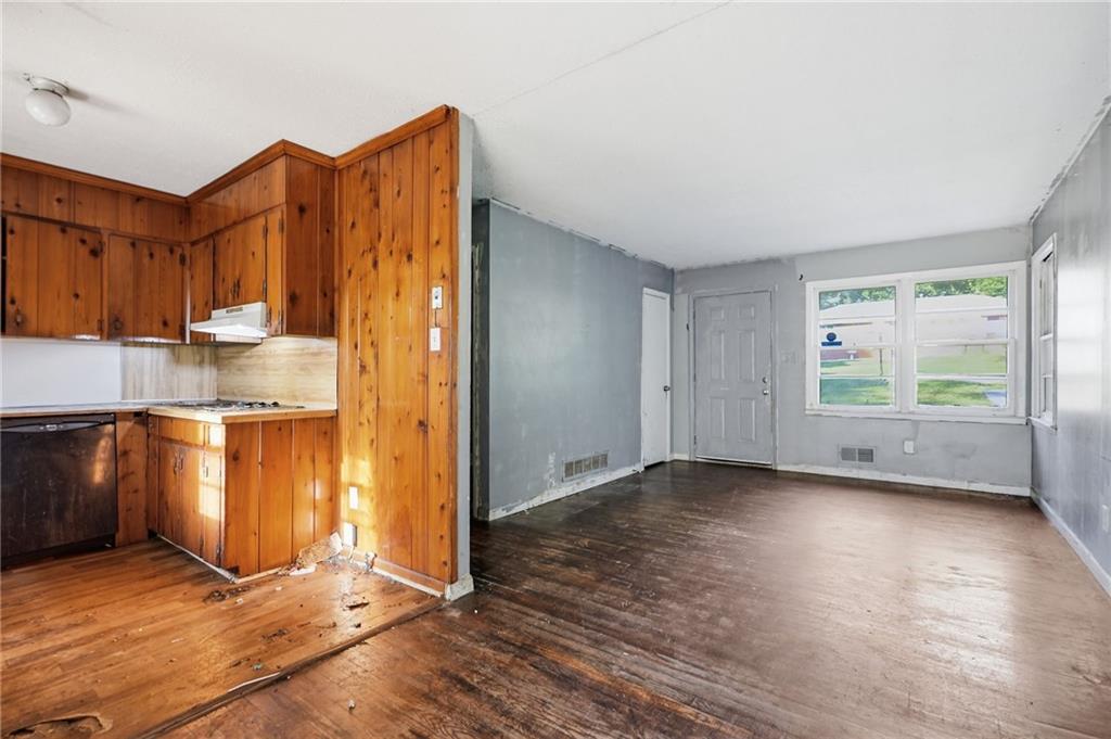5911 Meadowview Road Rex, GA 30273 - Photo 11 of 28 Gallery Image 11