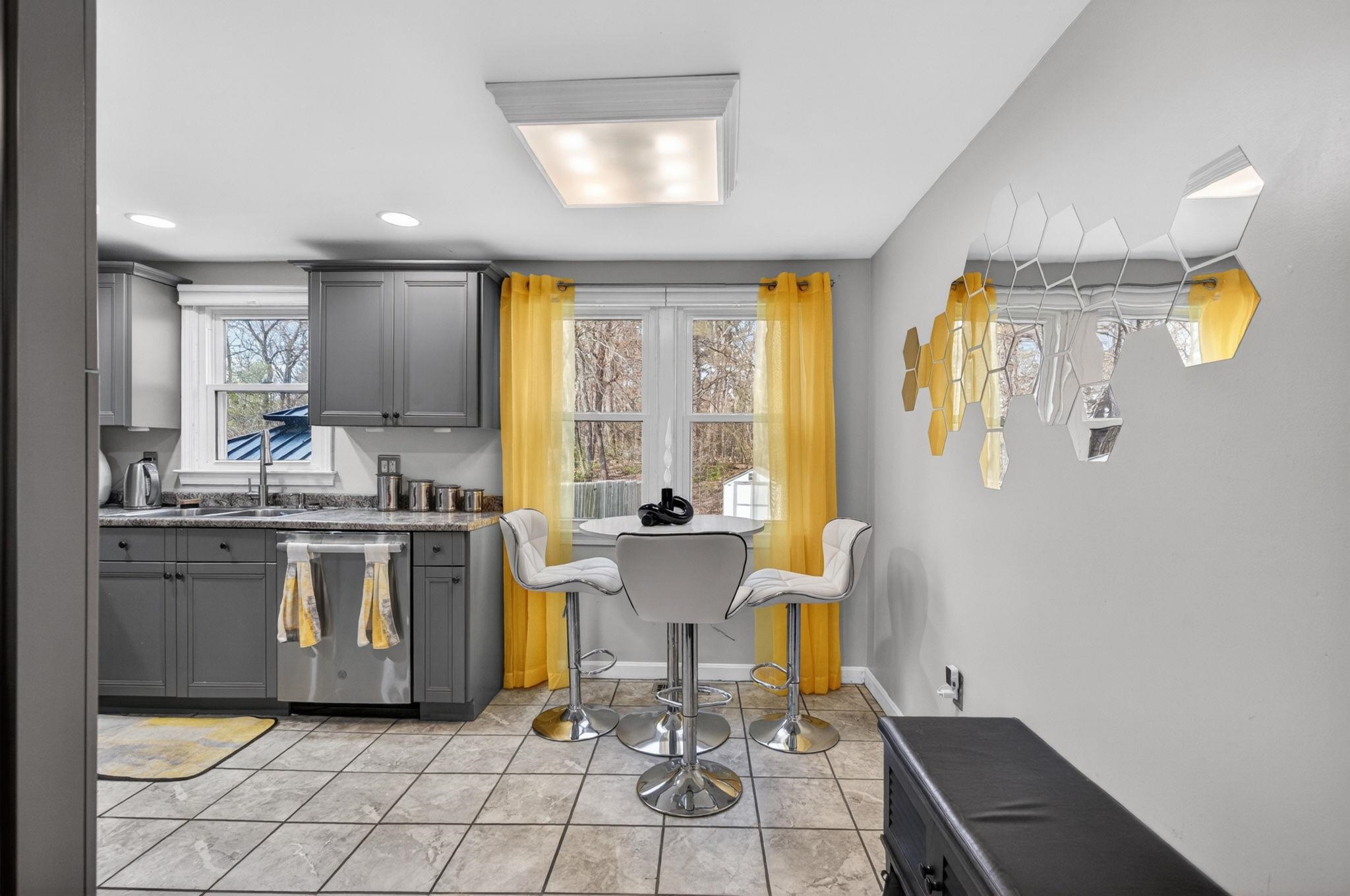 23 Juniper Road, Unit R Derry, NH 03038 - Photo 5 of 40