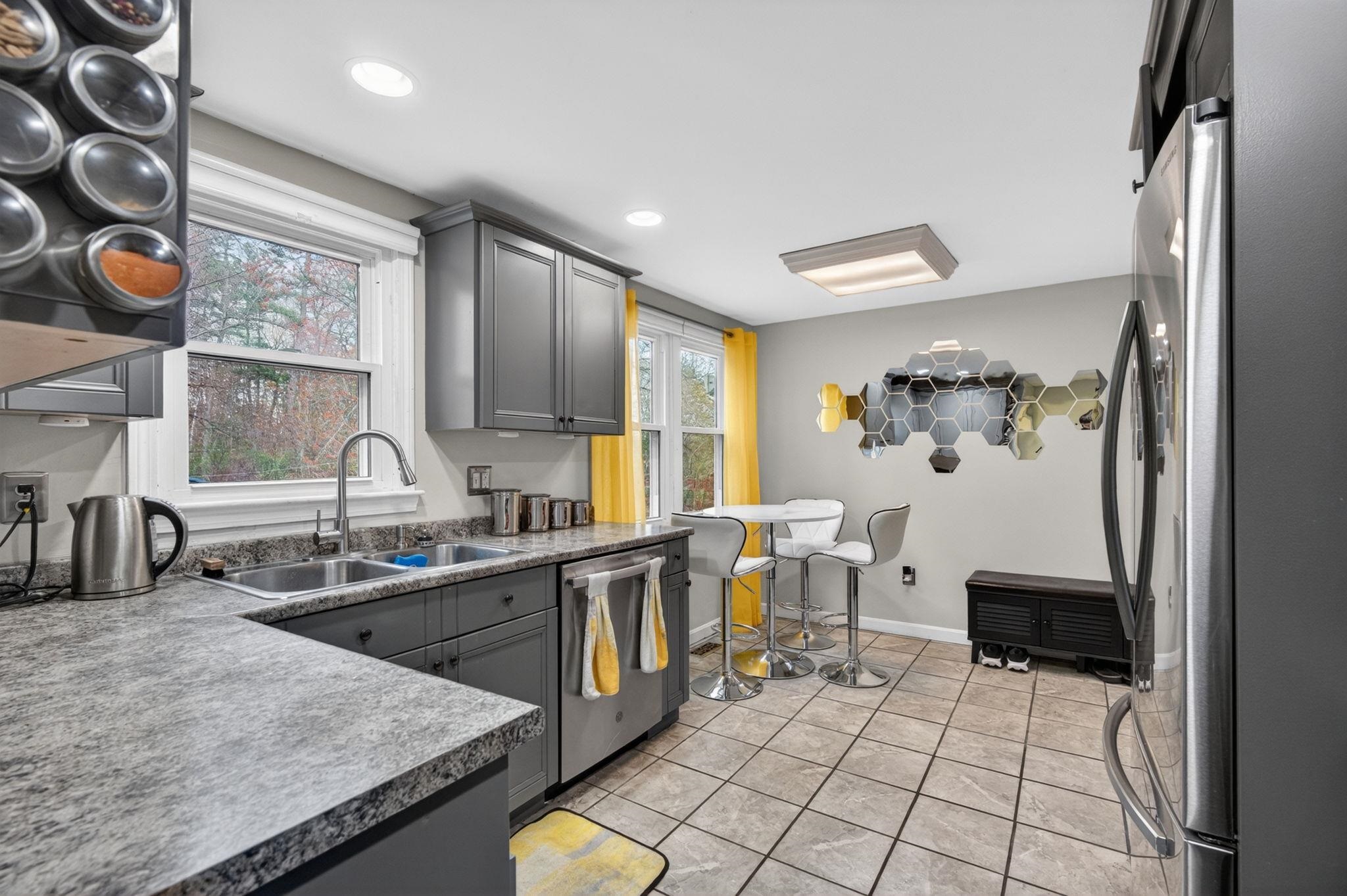 23 Juniper Road, Unit R Derry, NH 03038 - Photo 9 of 40