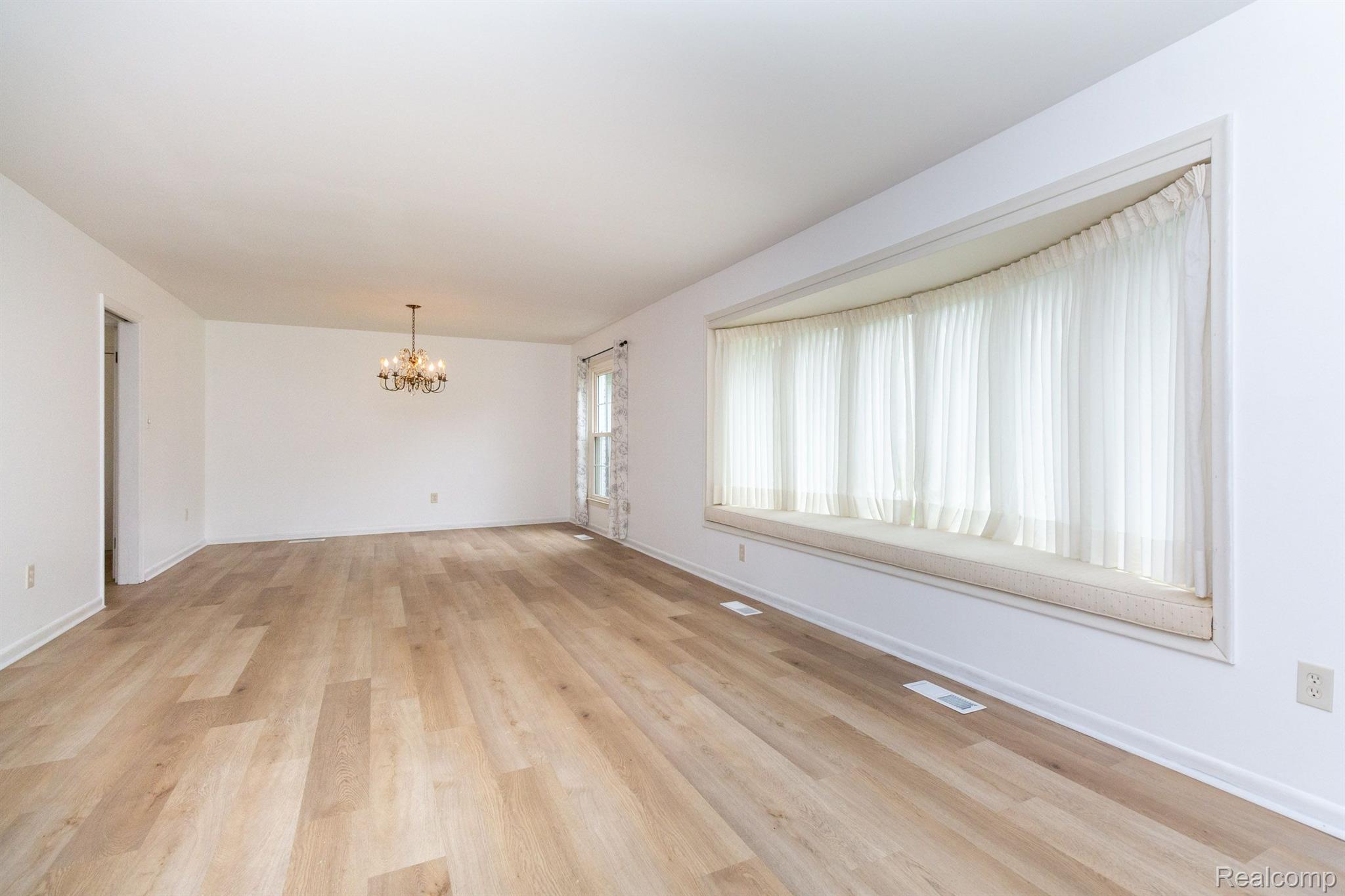 7066 Valleybrook Road West Bloomfield, MI 48322 - Photo 6 of 42 Gallery Image 6