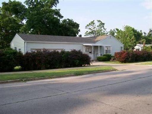 1561 South Pickwick Avenue Springfield, MO 65804 - Photo 1 of 1 1561 E Pickwick