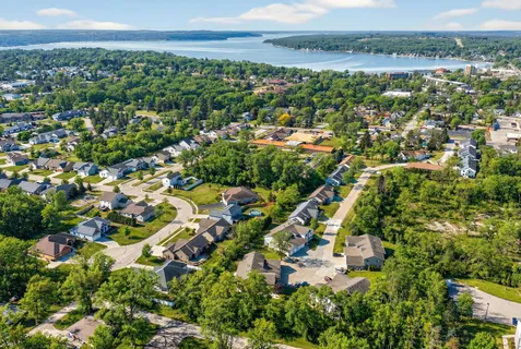 $339,000 | 129 South Curtis Street, Unit 1121, Lake Geneva, WI 53147