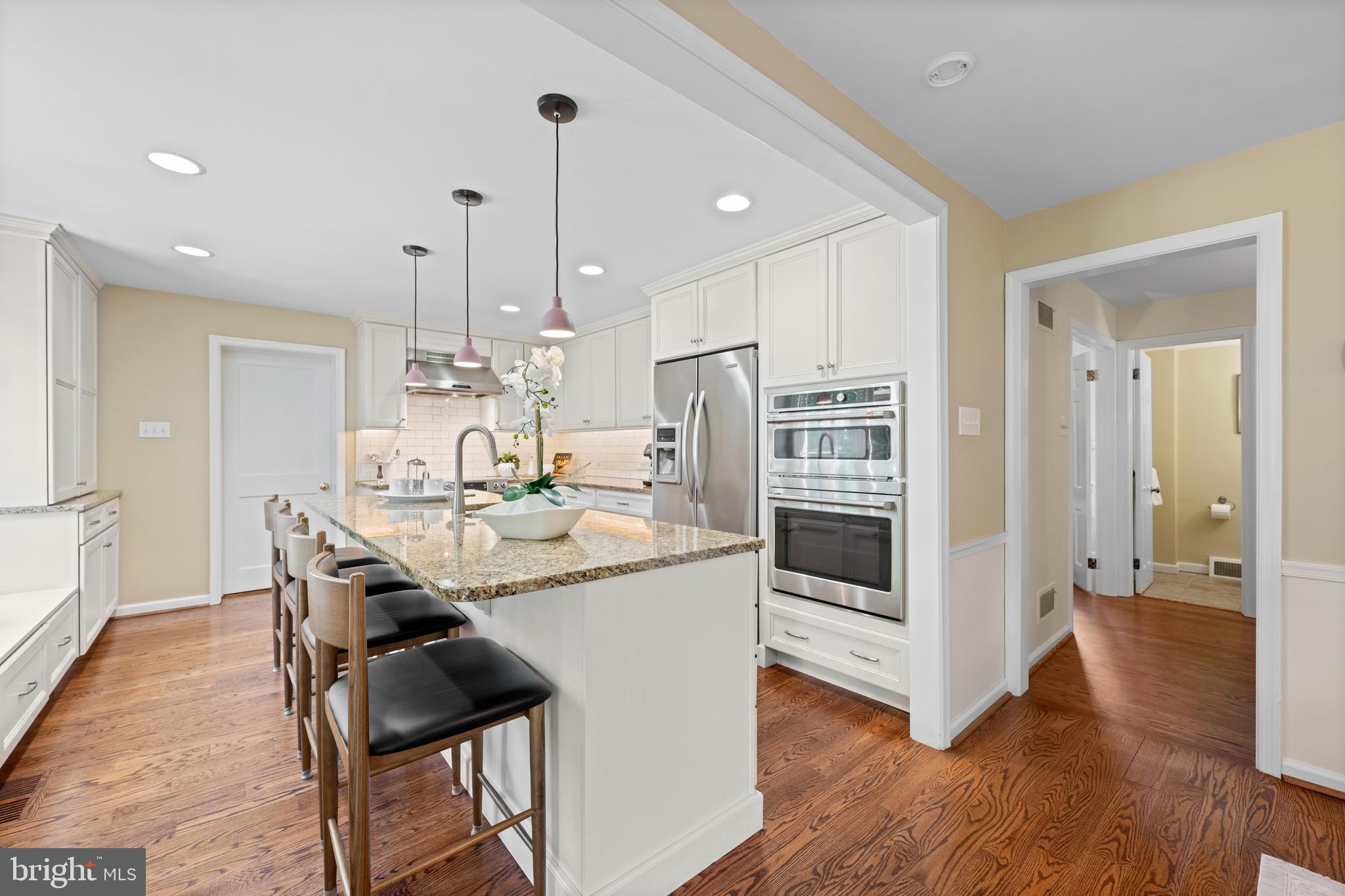 179 Ladderback Lane Devon, PA 19333 - Photo 10 of 62 Elegant stainless steel appliances