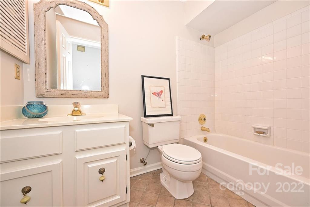5009 Sharon Road, Unit B Charlotte, NC 28210 - Photo 13 of 19 Gallery Image 13