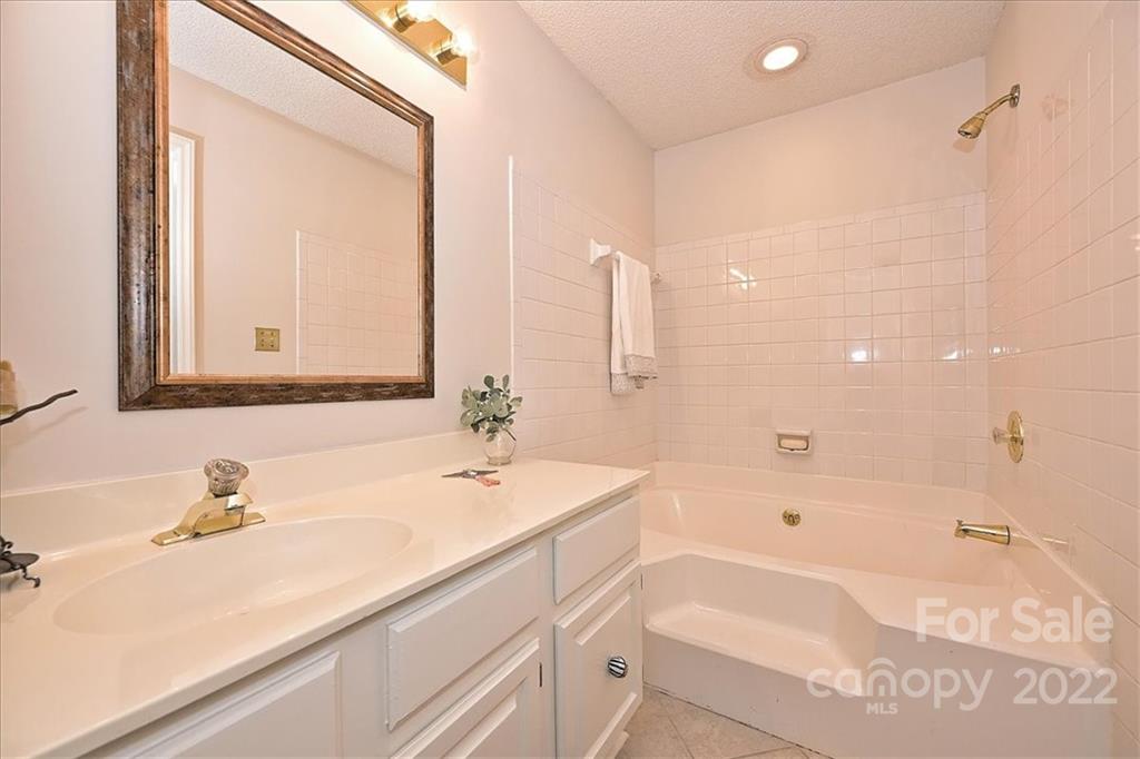 5009 Sharon Road, Unit B Charlotte, NC 28210 - Photo 16 of 19 Gallery Image 16