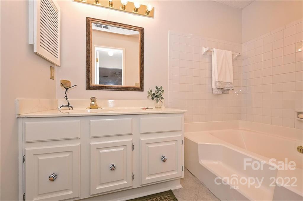 5009 Sharon Road, Unit B Charlotte, NC 28210 - Photo 17 of 19 Gallery Image 17