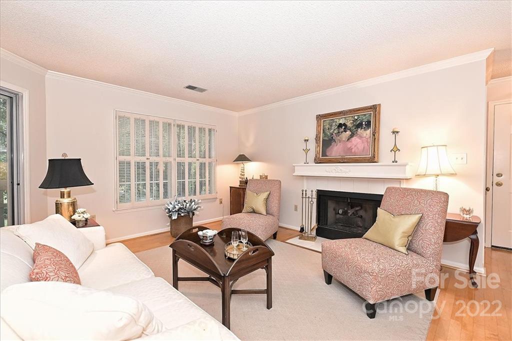 5009 Sharon Road, Unit B Charlotte, NC 28210 - Photo 5 of 19 Gallery Image 5