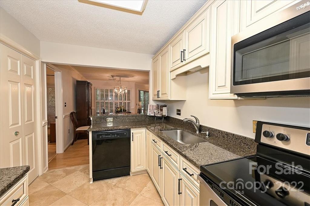 5009 Sharon Road, Unit B Charlotte, NC 28210 - Photo 9 of 19 Gallery Image 9