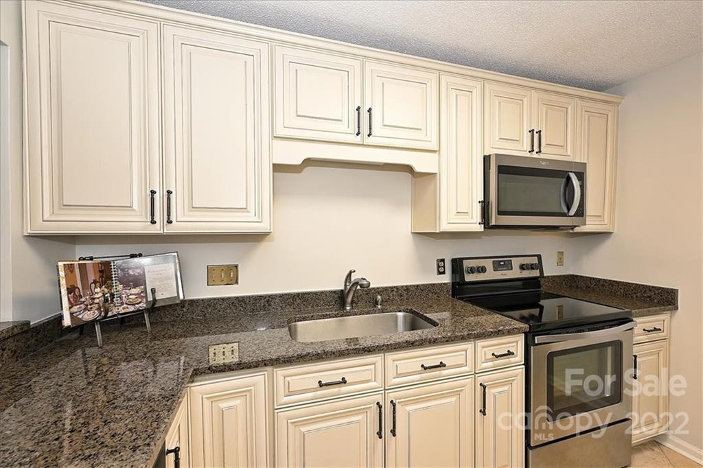 5009 Sharon Road, Unit B Charlotte, NC 28210 - Photo 10 of 19 Gallery Image 10