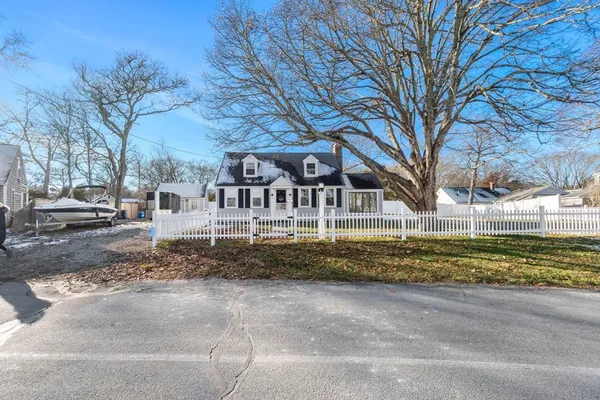 $4,500 | 32 Woodside Avenue, Wareham, MA 02532