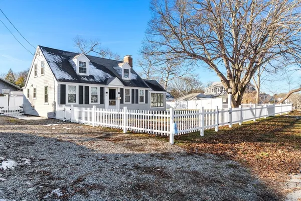 $4,500 | 32 Woodside Avenue, Wareham, MA 02532