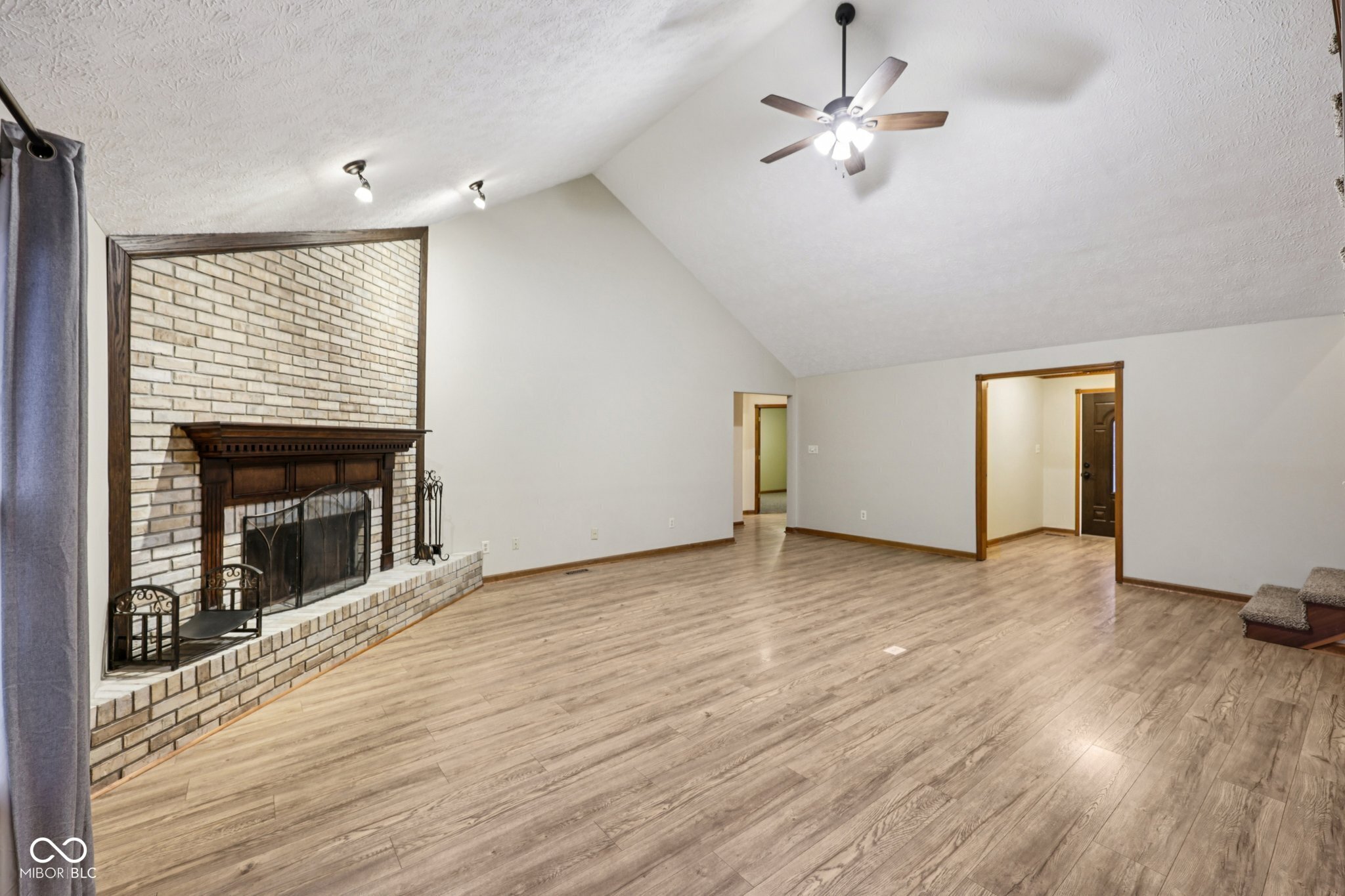 6251 Crystal Springs Drive Avon, IN 46123 - Photo 5 of 67