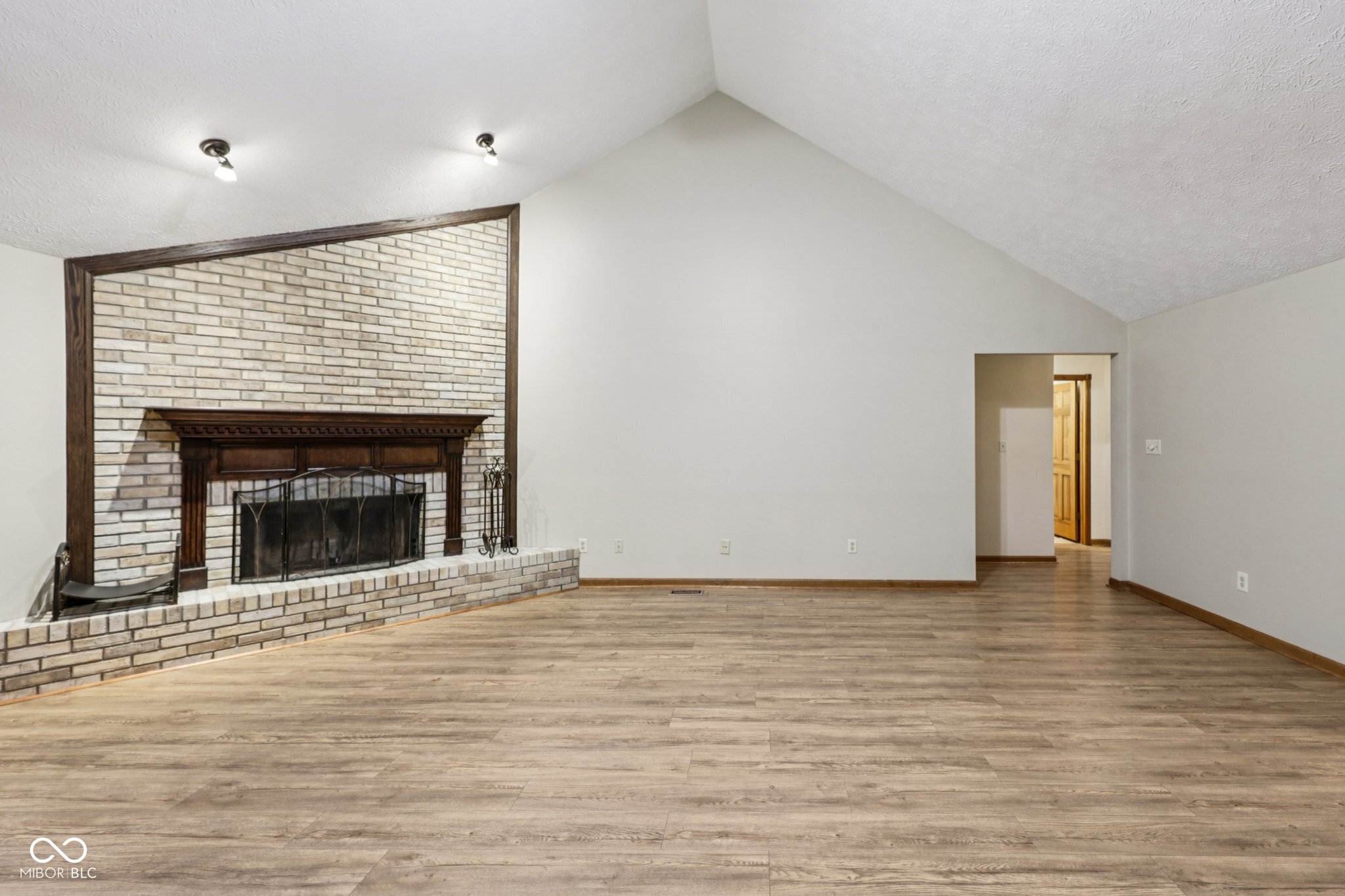 6251 Crystal Springs Drive Avon, IN 46123 - Photo 7 of 67