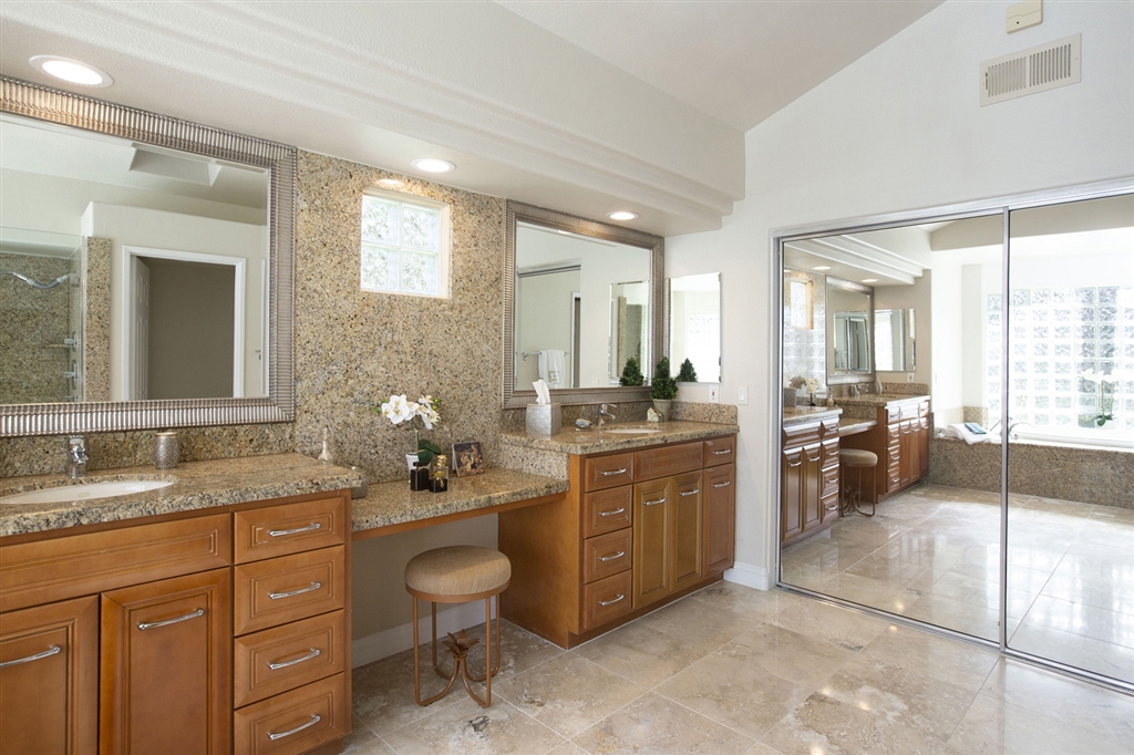 3467 Western Springs Road Encinitas, CA 92024 - Photo 17 of 25 Master bath