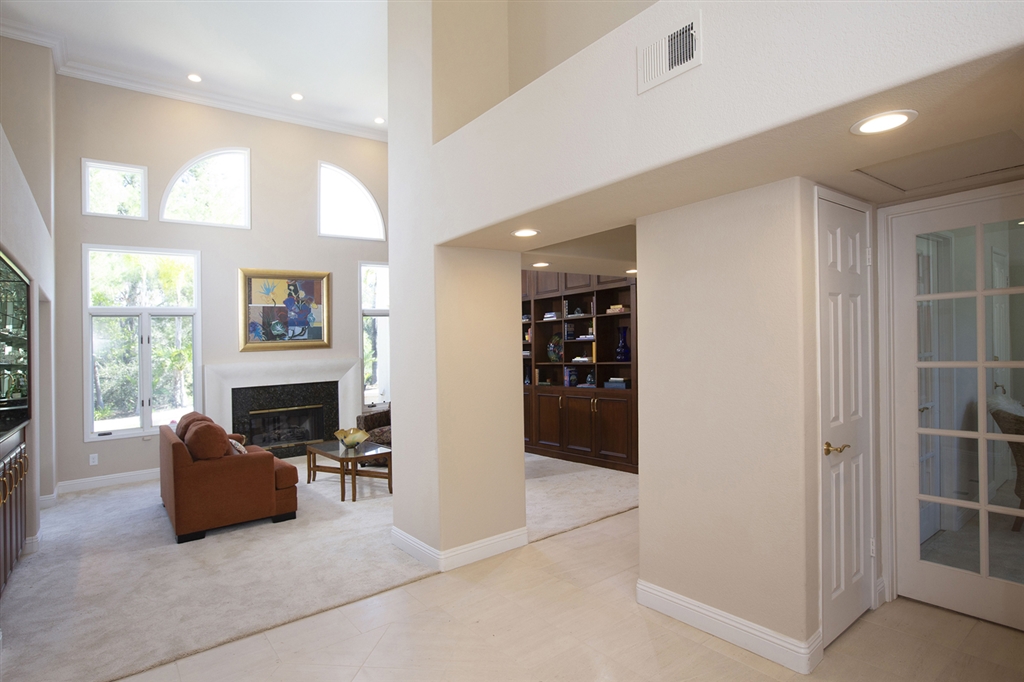 3467 Western Springs Road Encinitas, CA 92024 - Photo 5 of 25 Entry towards formal living room with soaring ceilings