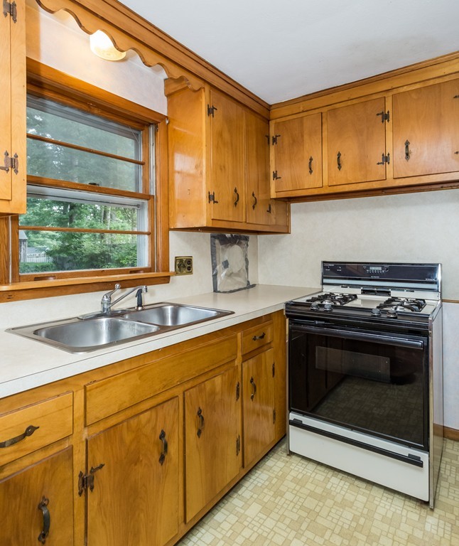 126 Mary Coburn Road Springfield, MA 01129 - Photo 11 of 30
