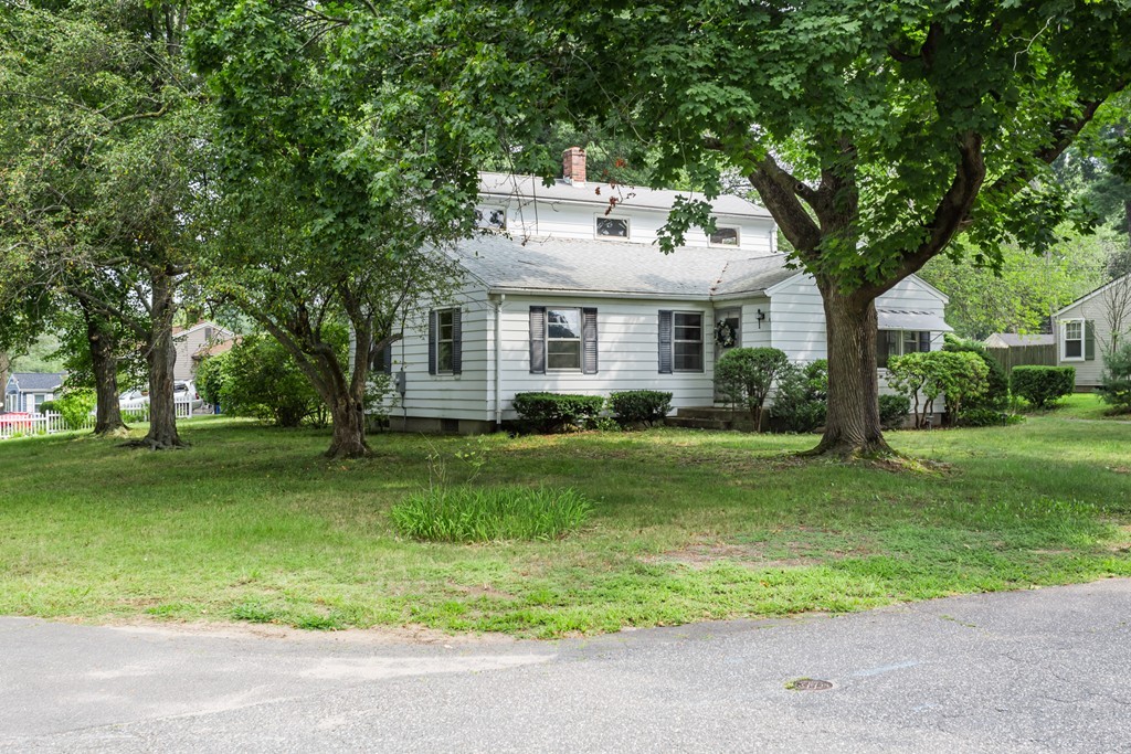 126 Mary Coburn Road Springfield, MA 01129 - Photo 3 of 30