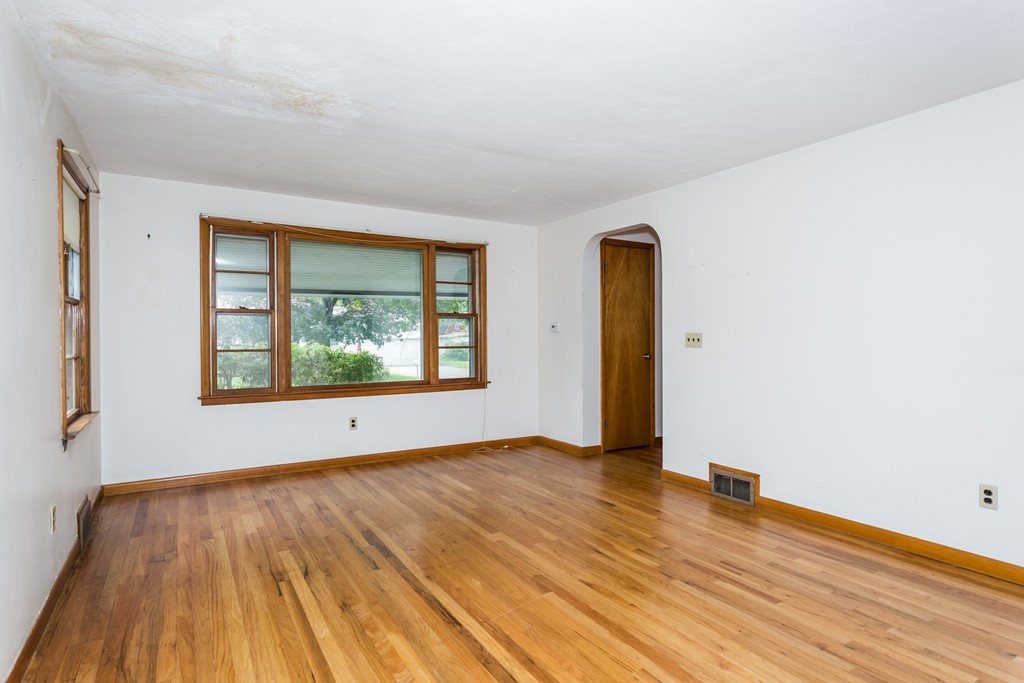 126 Mary Coburn Road Springfield, MA 01129 - Photo 6 of 30