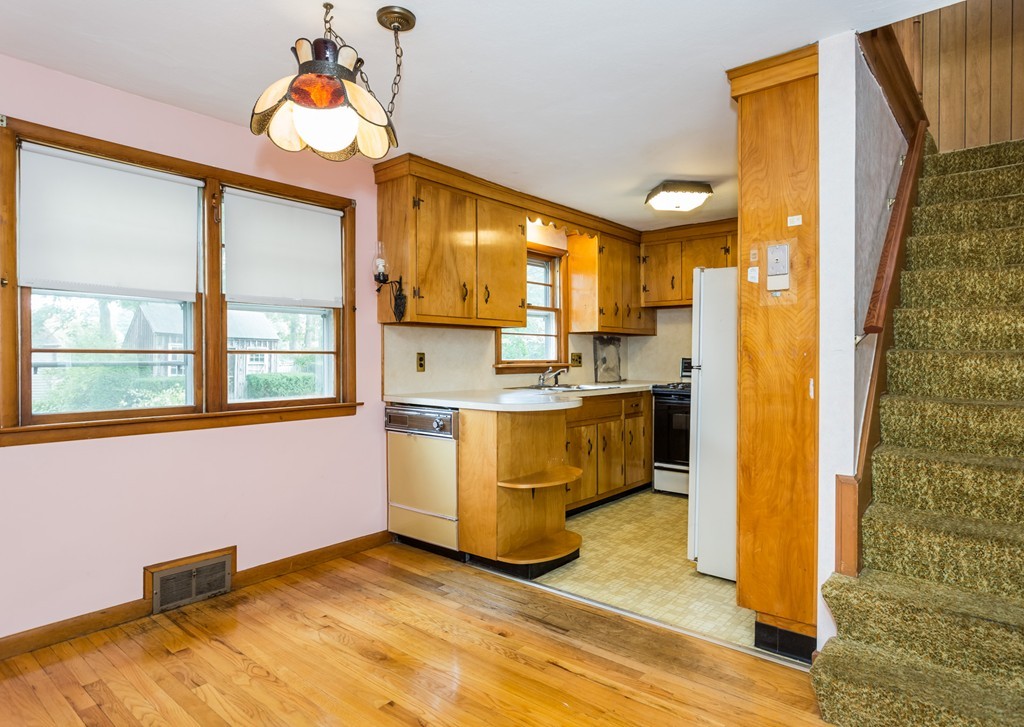 126 Mary Coburn Road Springfield, MA 01129 - Photo 9 of 30