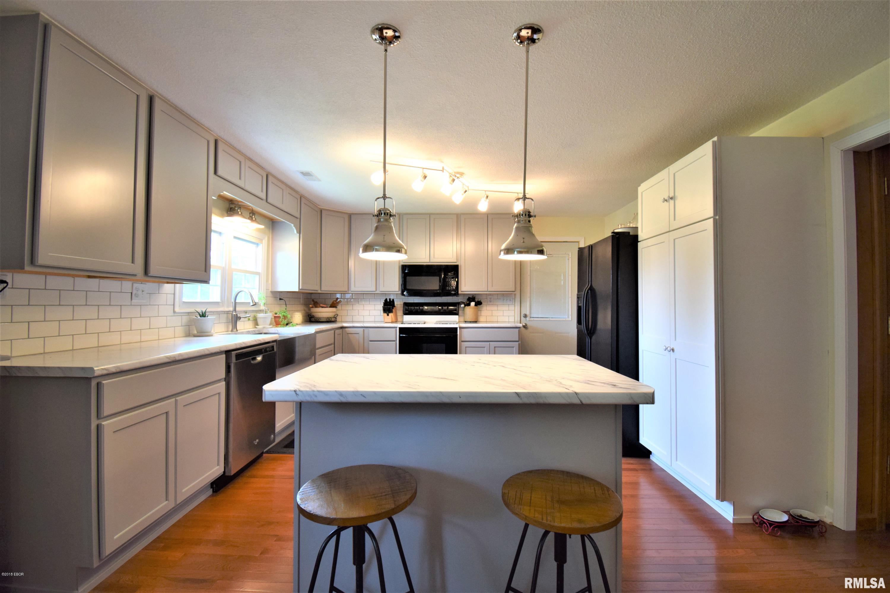 9147 East Bakerville Road Mount Vernon, IL 62864 - Photo 5 of 27 Gallery Image 5