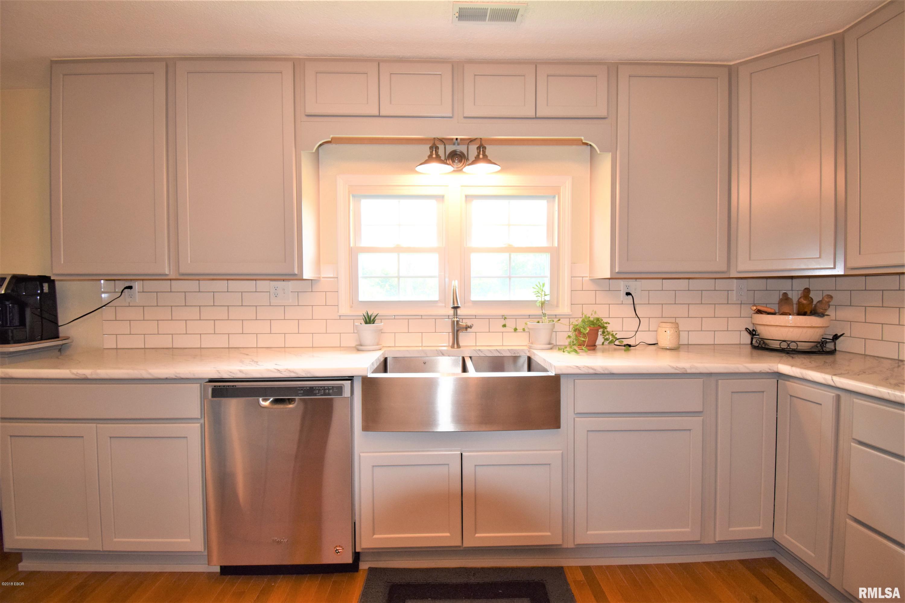 9147 East Bakerville Road Mount Vernon, IL 62864 - Photo 6 of 27 Gallery Image 6