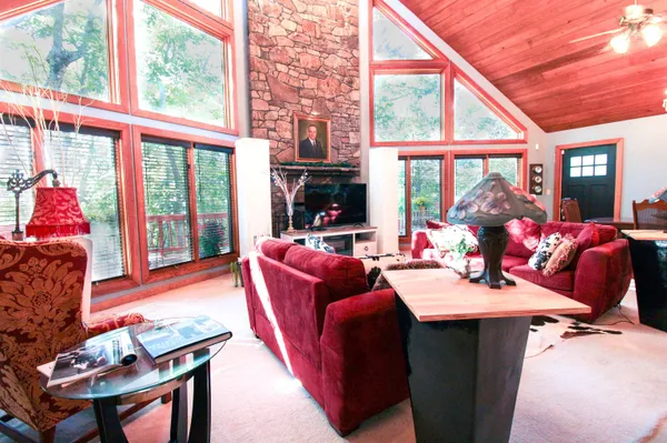 $689,900 | 781 Devils Knob Loop, Roseland, VA 22967