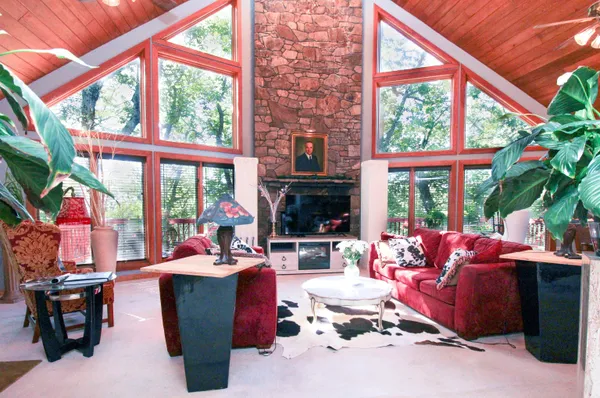 $689,900 | 781 Devils Knob Loop, Roseland, VA 22967