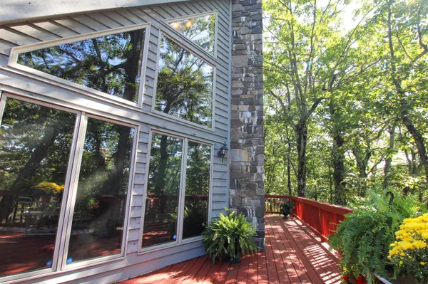 $689,900 | 781 Devils Knob Loop, Roseland, VA 22967