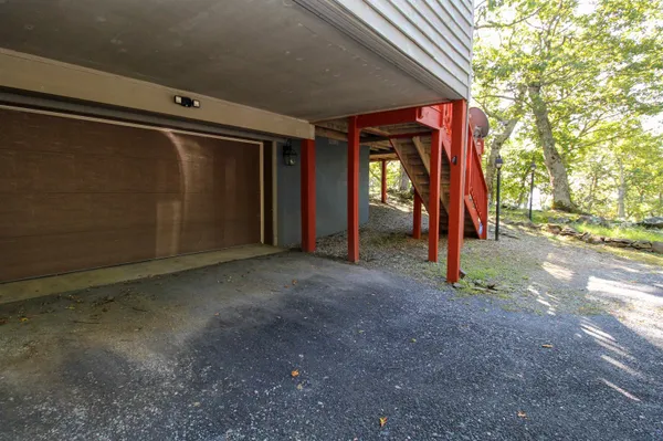 $689,900 | 781 Devils Knob Loop, Roseland, VA 22967