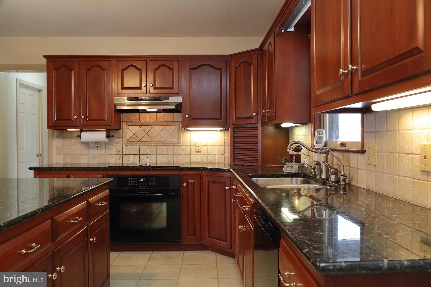 1018 Clay Road Lititz, PA 17543 - Photo 9 of 27