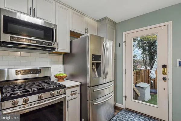 $649,900 | 6819 Signature Circle, Alexandria, VA 22310